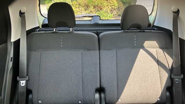 Hyundai INSTER 85kW 02 49kWh 5dr Auto Electric Hatchback Pearl - Buttercream Yellow